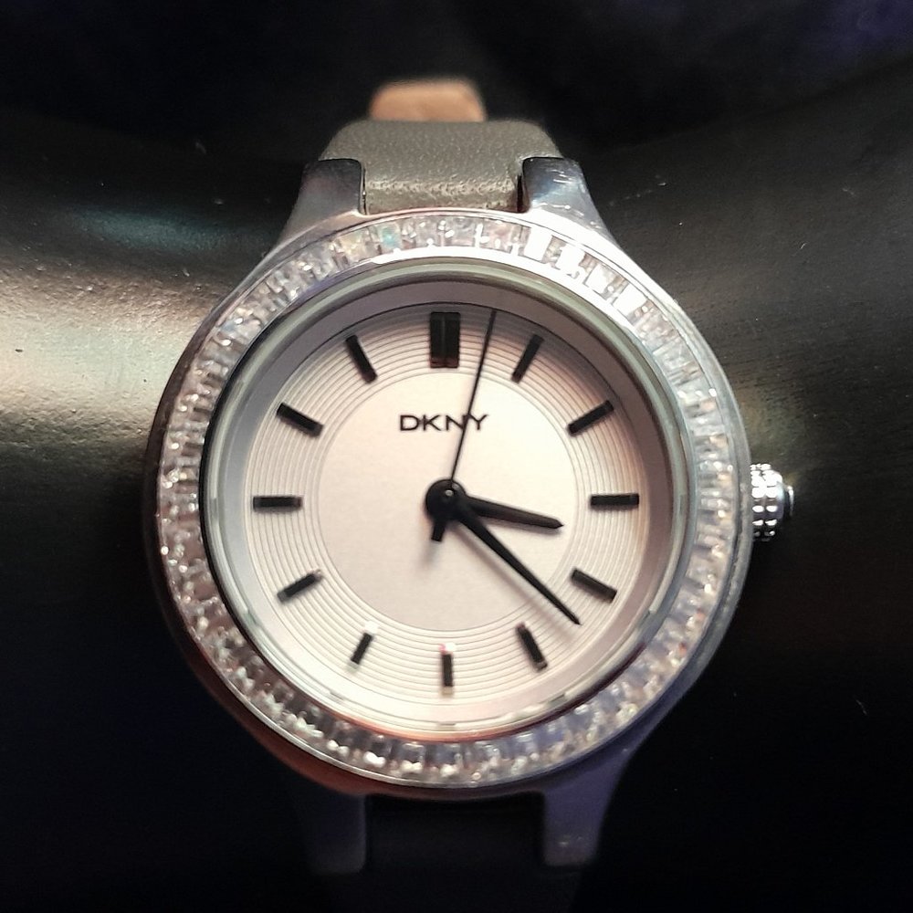 DKNY Chambers Silver Dial Baguette Crystal Faceted Ladies Grey Leather Watch - Picture 3 of 6